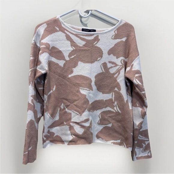 Adrienne Vittadini Sweaters - Adrienne Vittadini Cream and Gold Knit Top